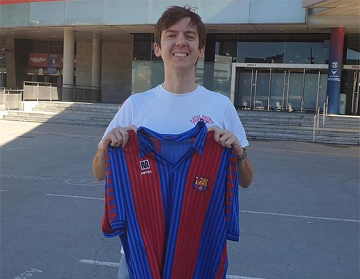 一件著名泳衣品牌設(shè)計的球衣，如何成為巴薩的永恒經(jīng)典